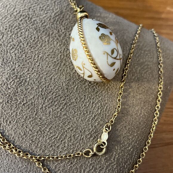 Vintage Franklin Mint Flowers of Spring Bisque Porcelain Easter Egg Pendant 78 - Picture 4 of 5